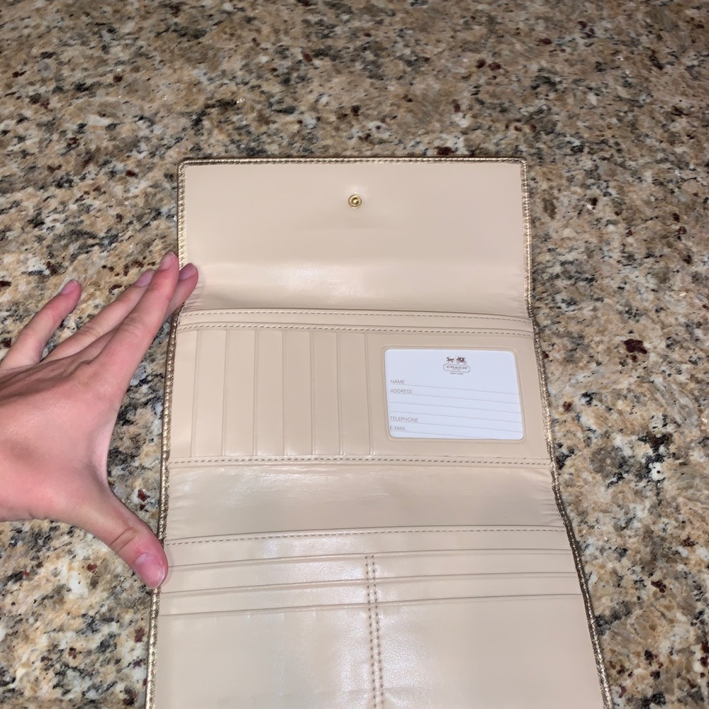 Coach wallet (new & not used)